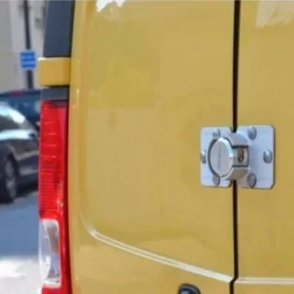 Cadenas pour porte de camionnette MASTERLOCK - 736EURD